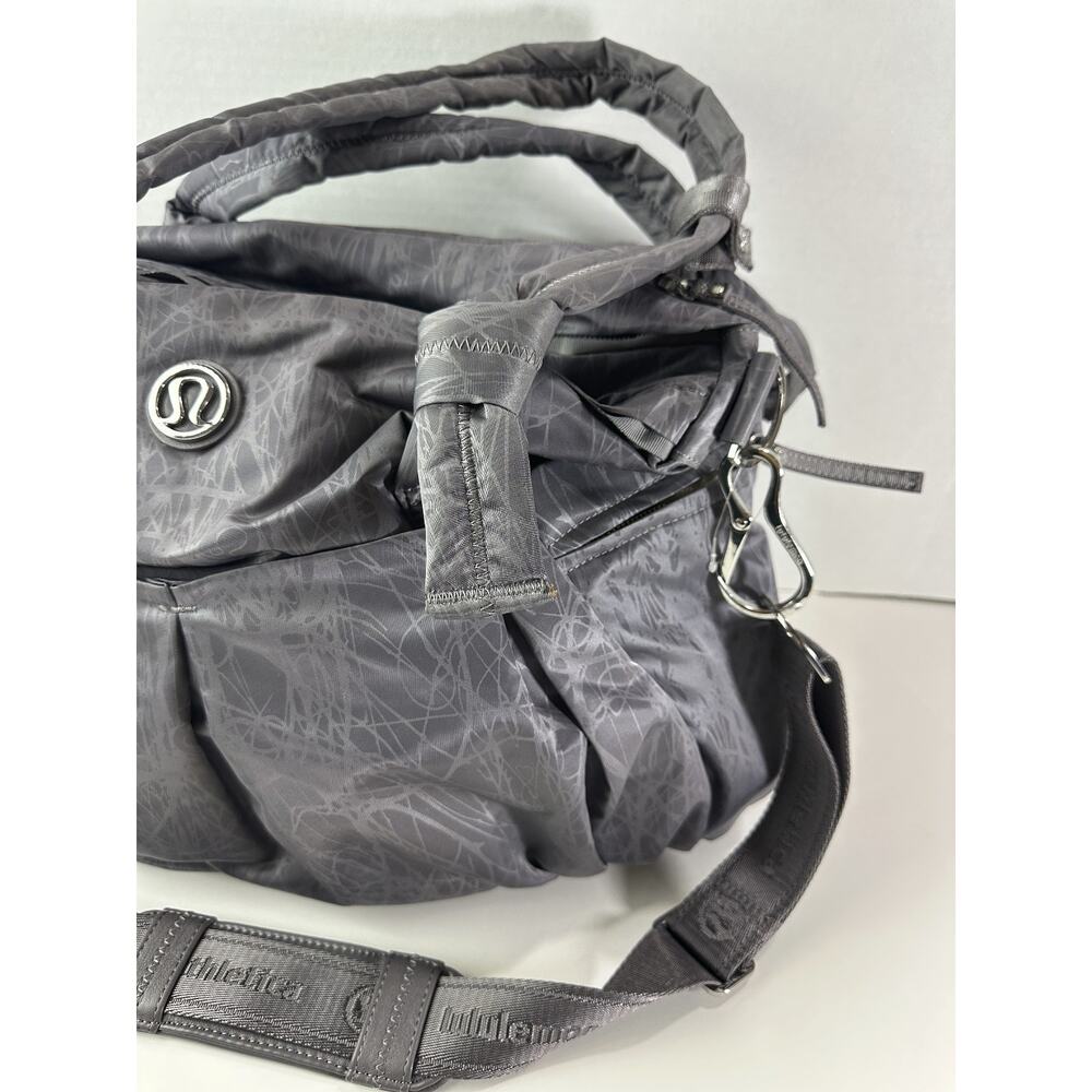 Lululemon Triumph Magnum Nesting Bird Gray Gym School Diaper Duffle Bag Rare HTF - Picture 4 of 16